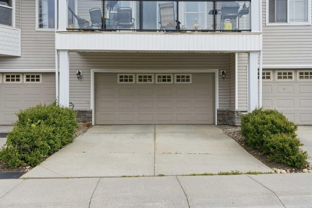 406 Rocky Vista Gardens NW, Calgary — photo 3 of 46