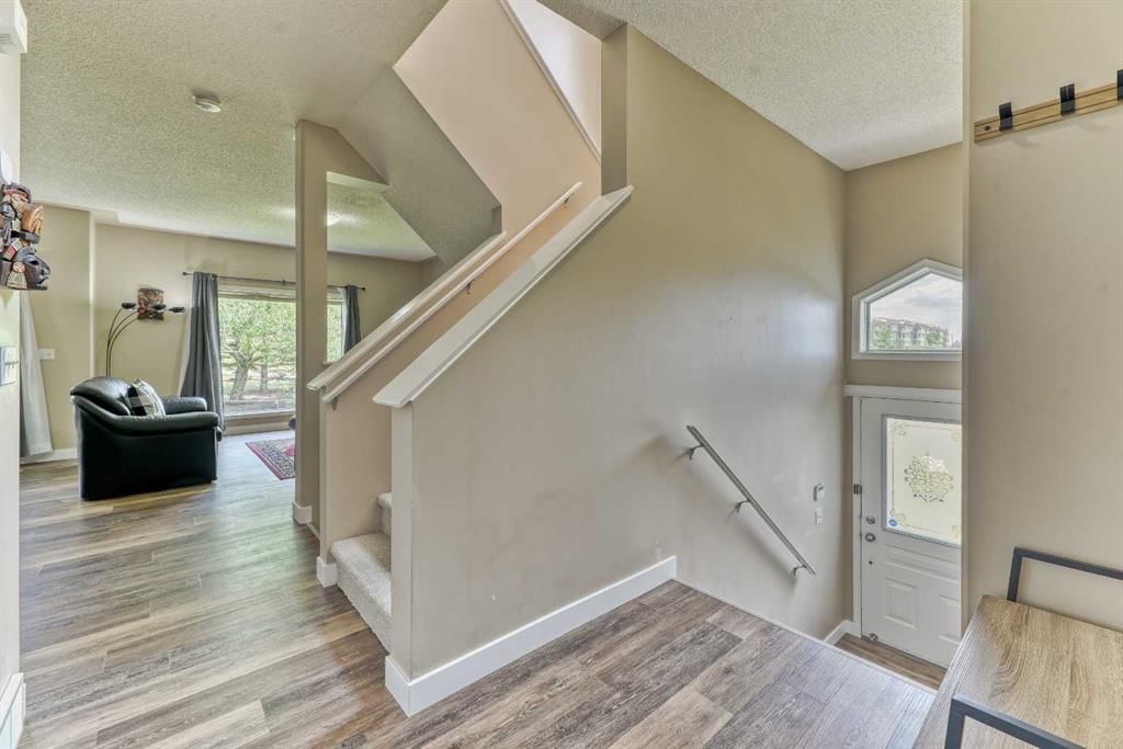 406 Rocky Vista Gardens NW, Calgary — photo 5 of 46