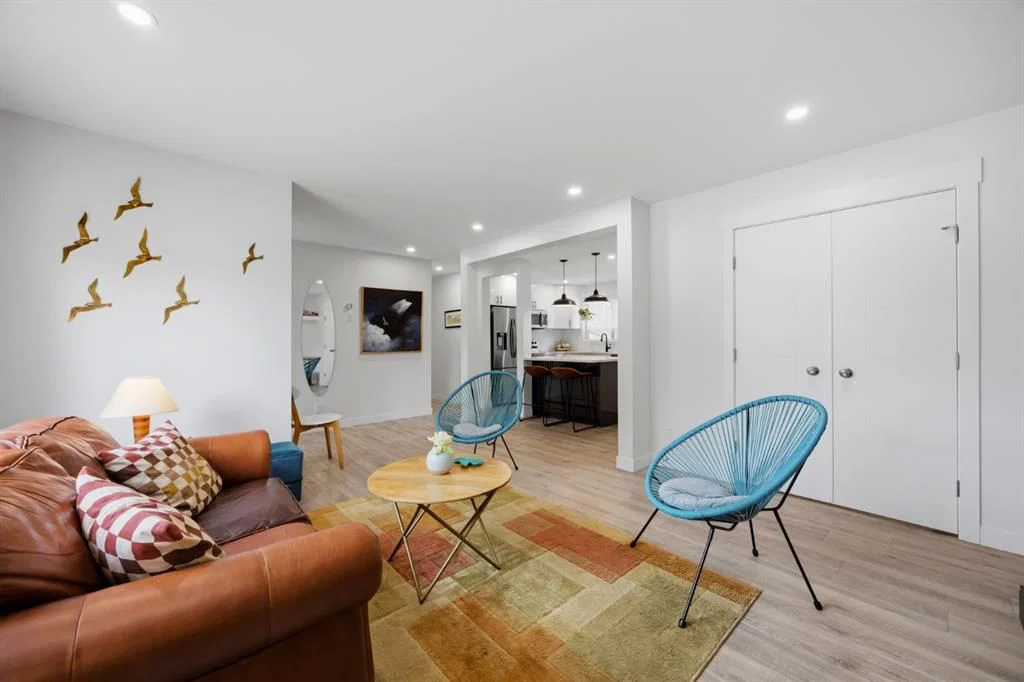 723 75 Avenue SW, Calgary — photo 4 of 40