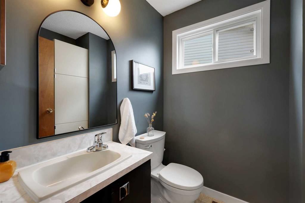 81 Strathcona Crescent SW, Calgary — photo 5 of 30