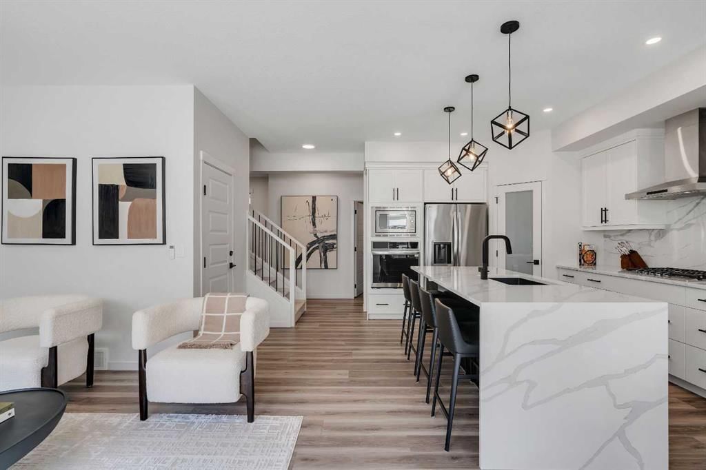 48 Lucas Passage NW, Calgary — photo 2 of 49