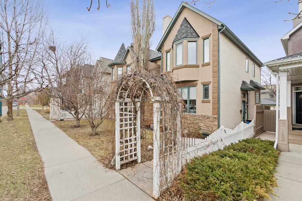 2211 Bowness Road NW, Calgary — photo 2 of 38