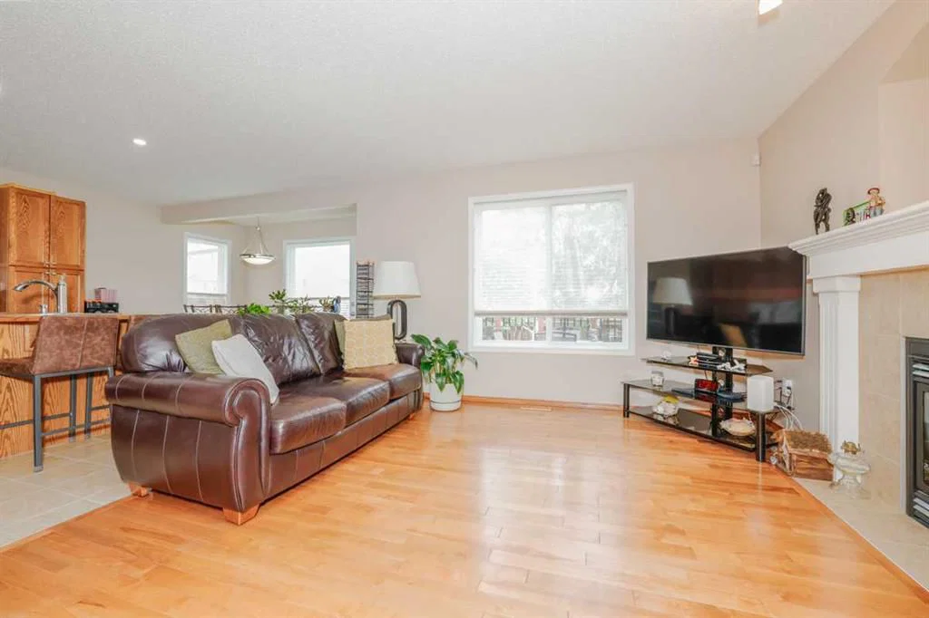 42 Royal Birch Landing NW, Calgary — photo 5 of 34