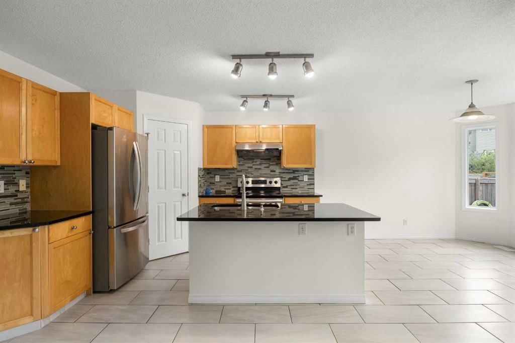 144 Panamount Lane NW, Calgary — photo 3 of 43
