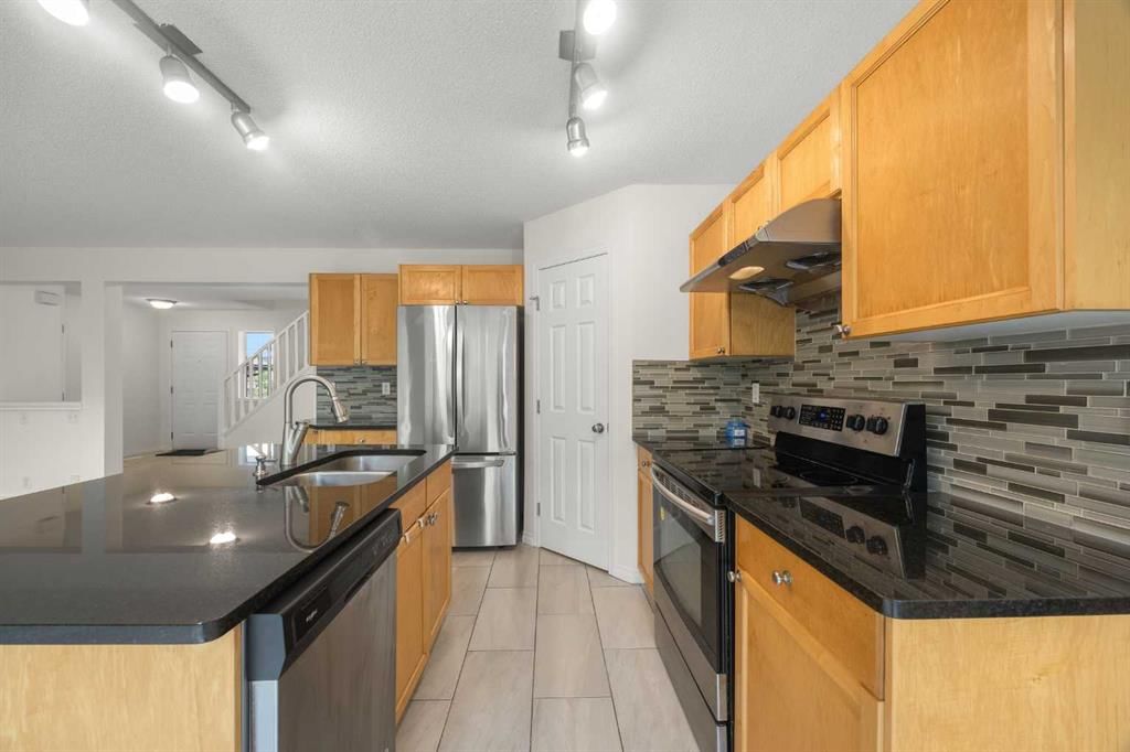 144 Panamount Lane NW, Calgary — photo 5 of 43
