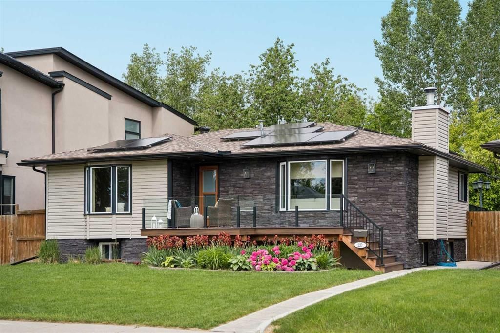220 41 Avenue NW, Calgary — photo 2 of 49