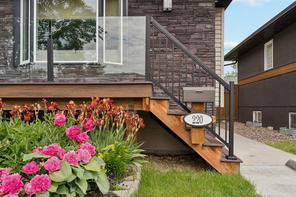 220 41 Avenue NW, Calgary — photo 3 of 49