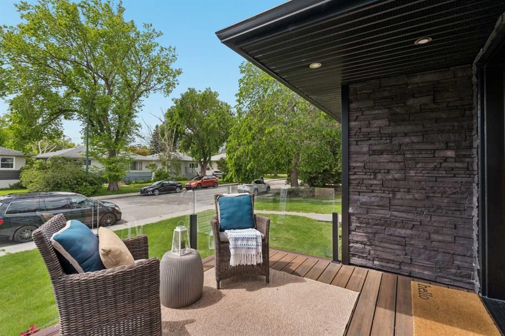 220 41 Avenue NW, Calgary — photo 5 of 49