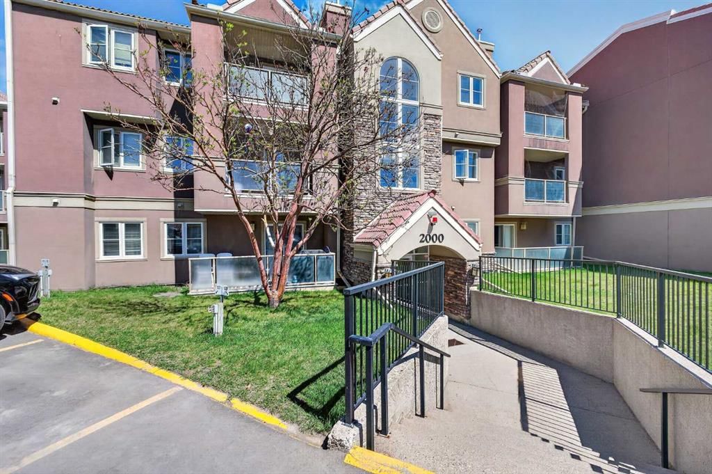 2031, Edenwold Heights NW, Calgary — main listing photo
