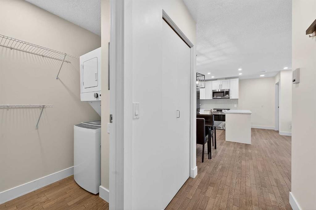2031, Edenwold Heights NW, Calgary — photo 4 of 44