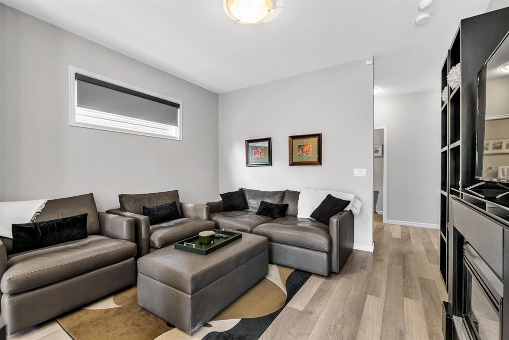 72 Legacy Mews SE, Calgary — photo 4 of 31