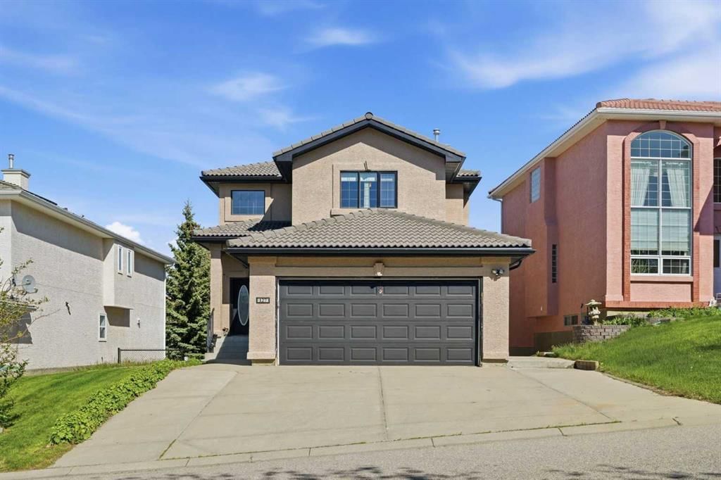 127 Hampstead Road NW, Calgary — main listing photo
