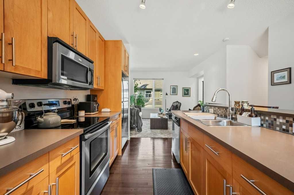 150 Chapalina Square SE, Calgary — photo 4 of 35