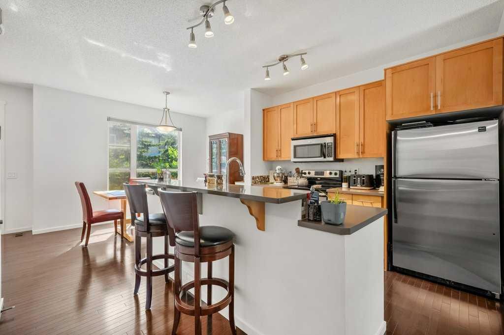 150 Chapalina Square SE, Calgary — photo 5 of 35