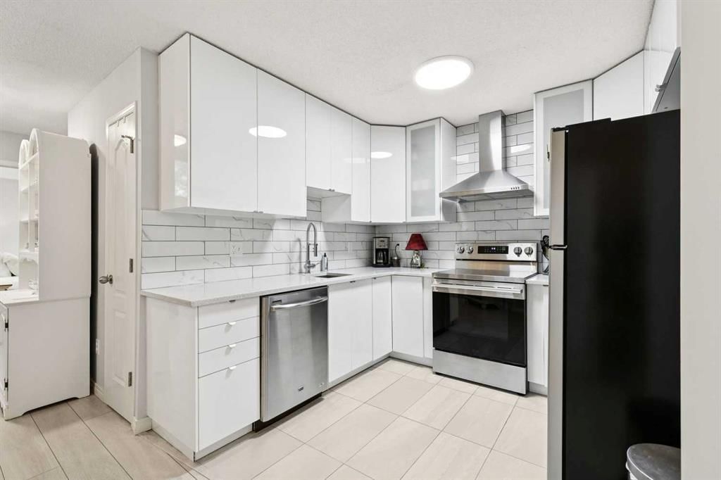 412, 30 Sierra Morena Mews SW, Calgary — photo 4 of 24