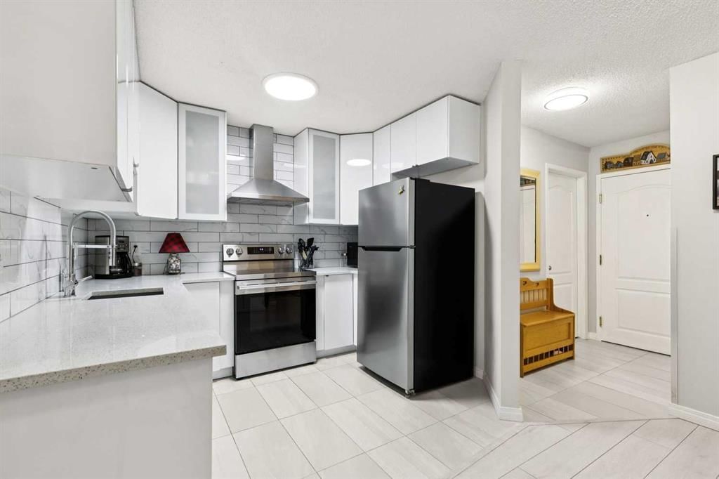 412, 30 Sierra Morena Mews SW, Calgary — photo 5 of 24