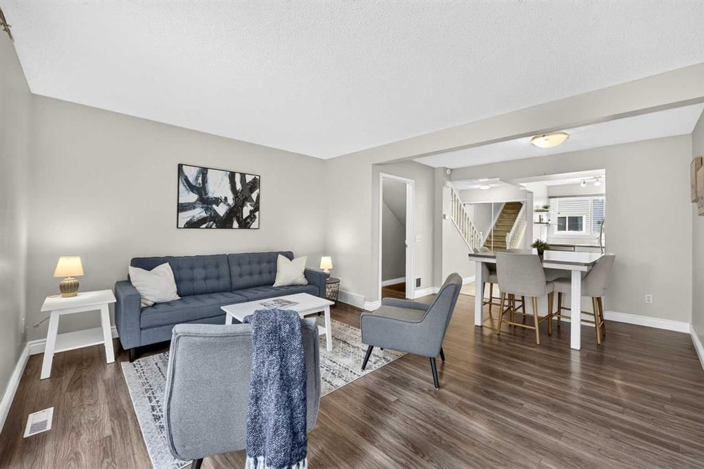 22, 4810 40 Avenue SW, Calgary — photo 4 of 34