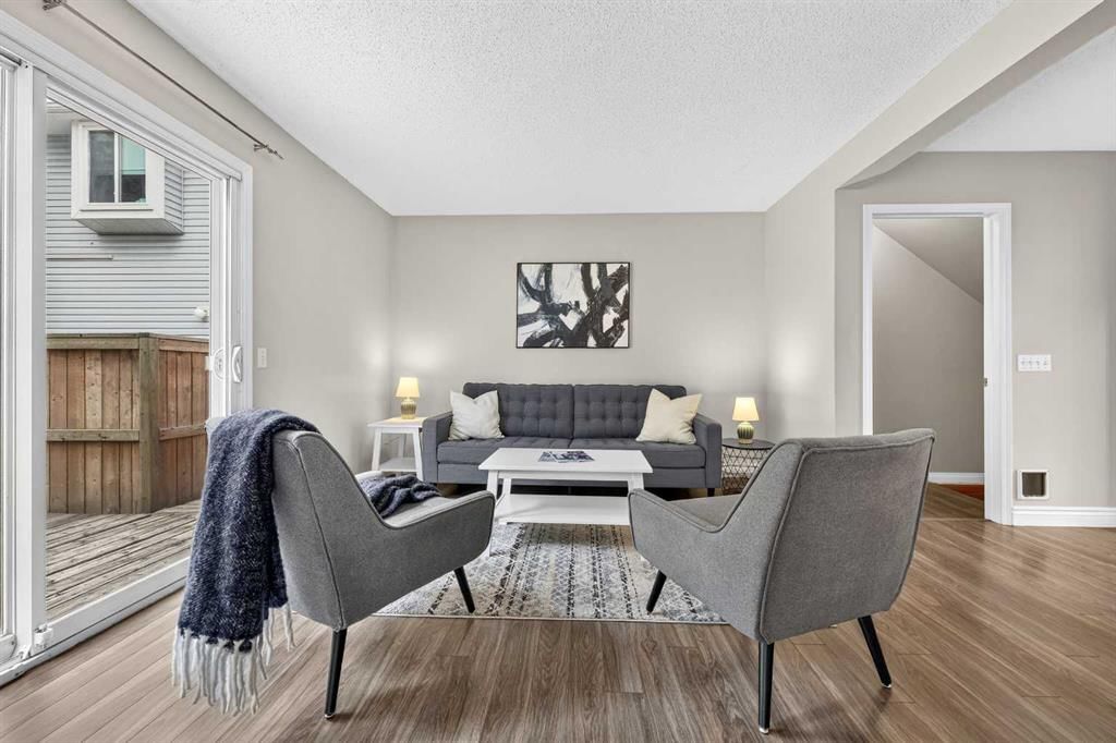 22, 4810 40 Avenue SW, Calgary — photo 5 of 34
