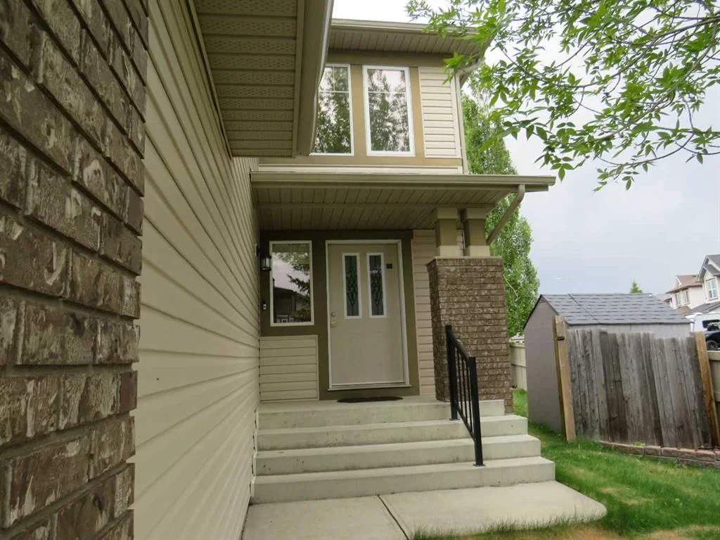 35 Panamount View NW, Calgary — photo 4 of 43