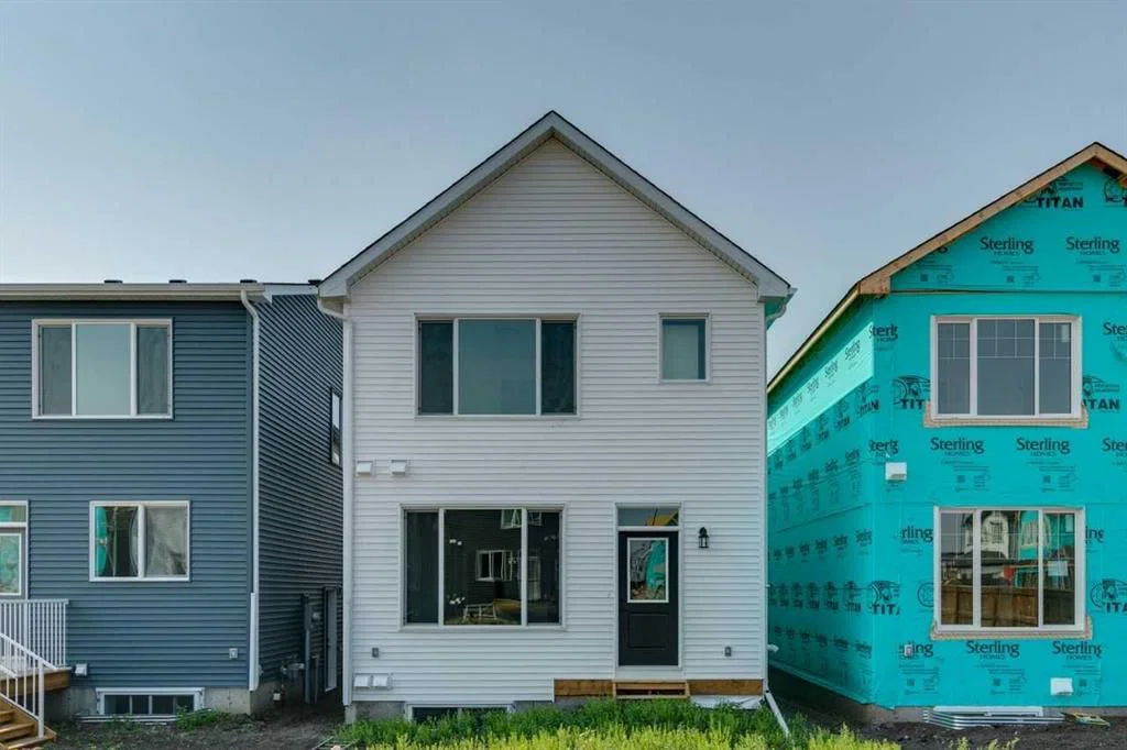 160 Snowberry Common SE, Calgary — photo 3 of 38