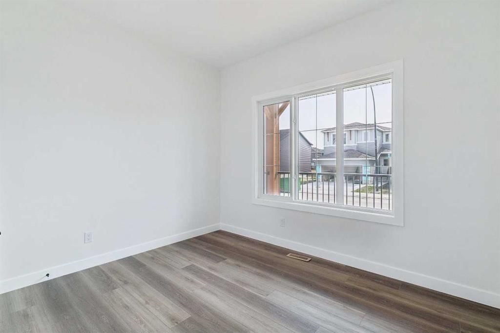 160 Snowberry Common SE, Calgary — photo 5 of 38