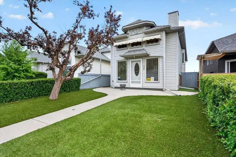 136 hunterhorn Drive, Calgary — main listing photo