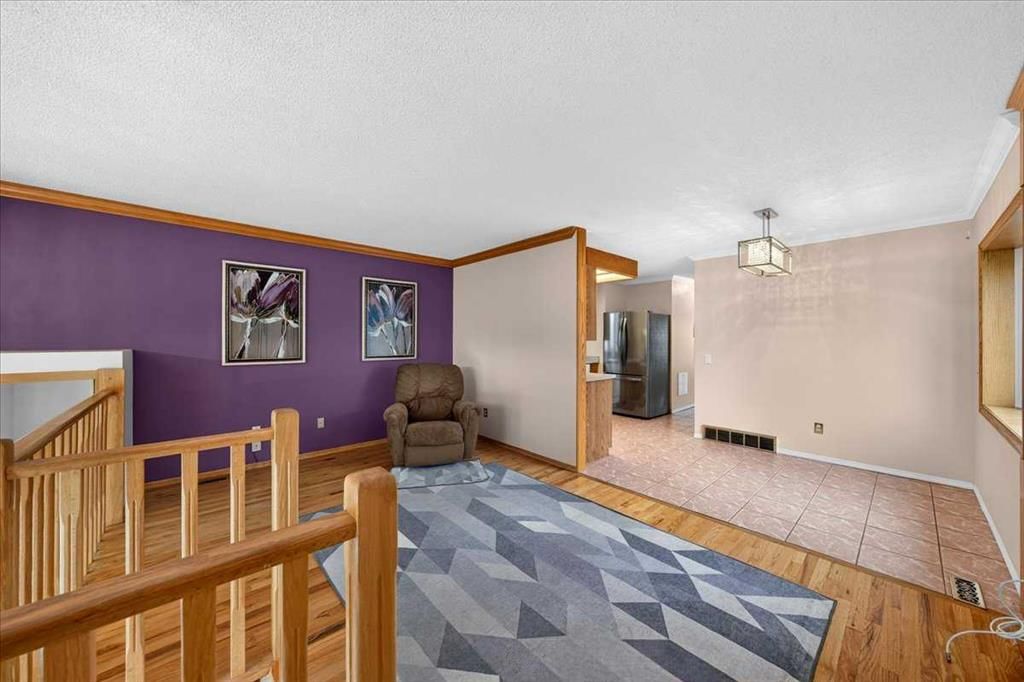 136 hunterhorn Drive, Calgary — photo 4 of 34