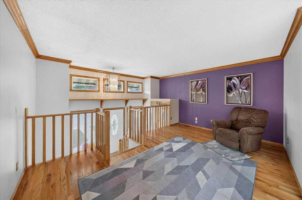 136 hunterhorn Drive, Calgary — photo 5 of 34