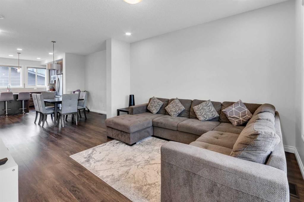 106 Cornerbrook Manor NE, Calgary — photo 5 of 34