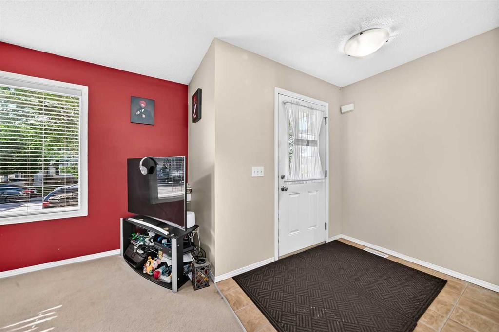 18 Taralake Gardens NE, Calgary — photo 3 of 35