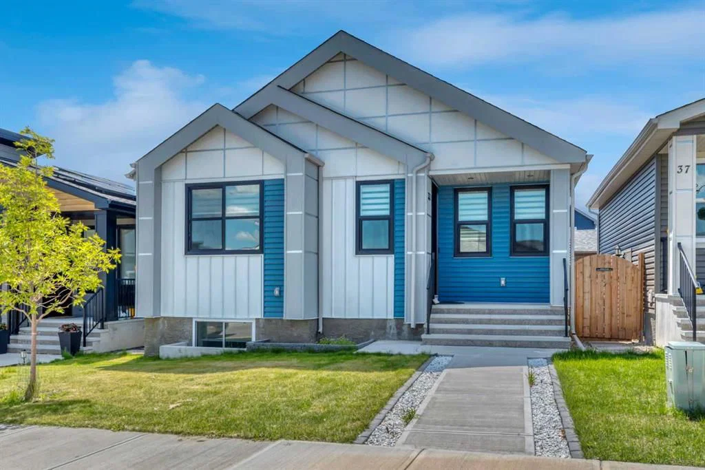33 Lucas Rise NW, Calgary — main listing photo