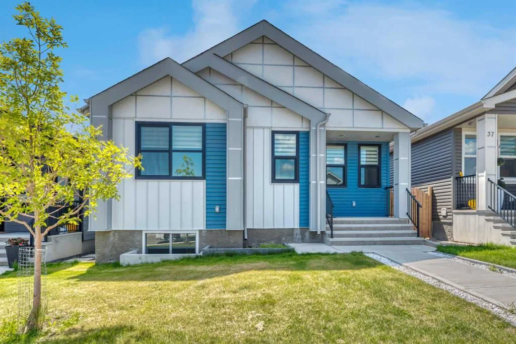 33 Lucas Rise NW, Calgary — photo 2 of 38