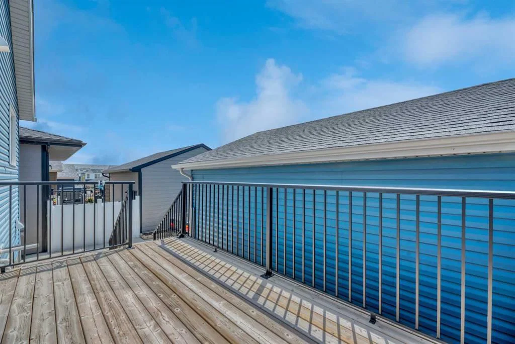 33 Lucas Rise NW, Calgary — photo 4 of 38