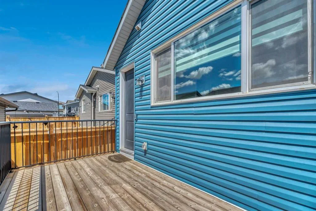 33 Lucas Rise NW, Calgary — photo 5 of 38
