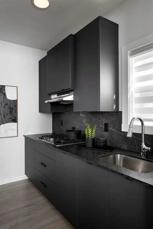 259 Corner Glen Gardens NE, Calgary — photo 3 of 21
