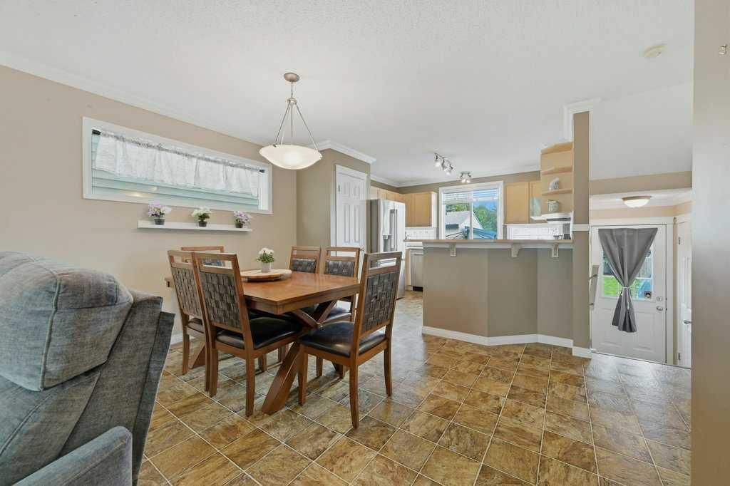 358 Prestwick Circle SE, Calgary — photo 2 of 32