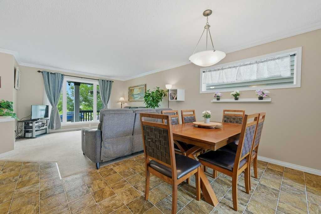 358 Prestwick Circle SE, Calgary — photo 4 of 32