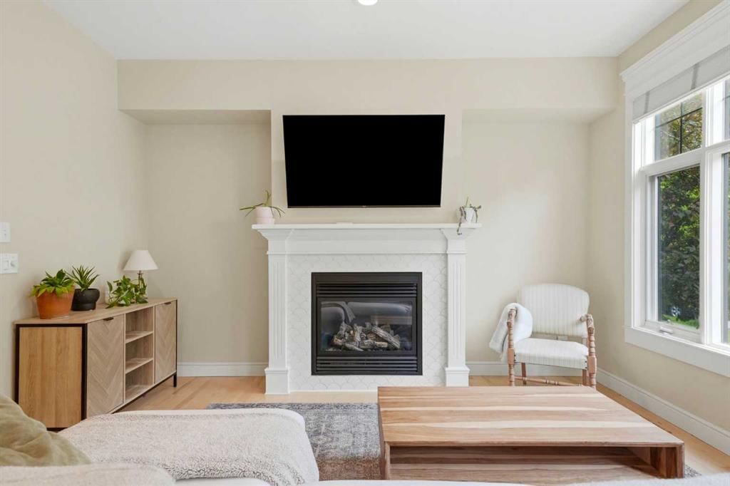 612 19 Avenue NW, Calgary — photo 4 of 40