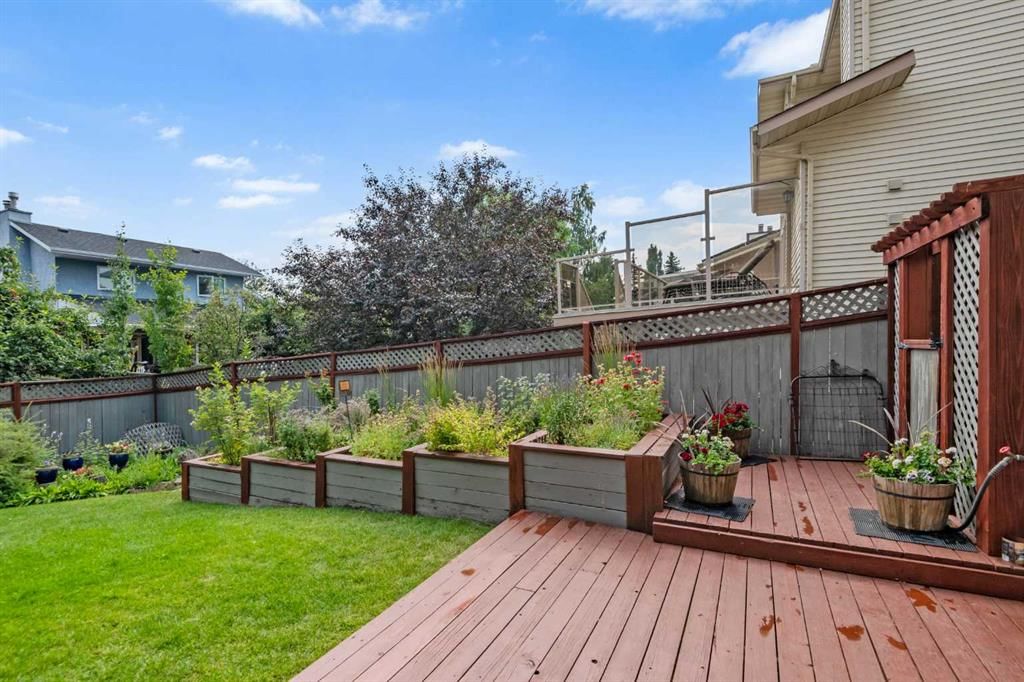 112 Hawkford Crescent NW, Calgary — photo 3 of 49