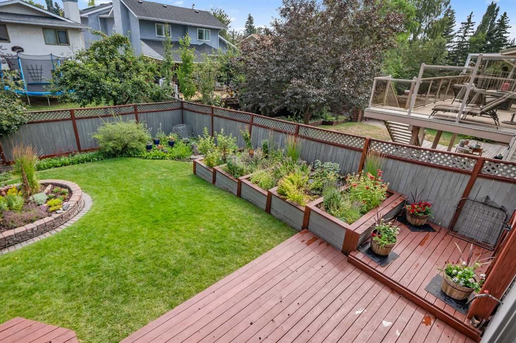 112 Hawkford Crescent NW, Calgary — photo 4 of 49