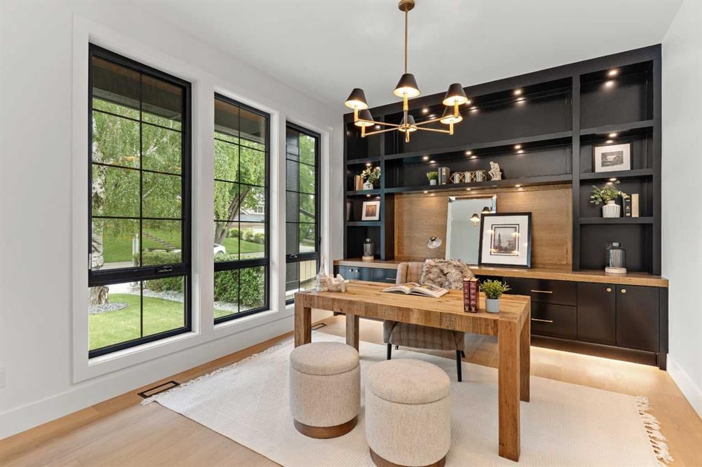 4719 Chapel Road NW, Calgary — photo 5 of 45