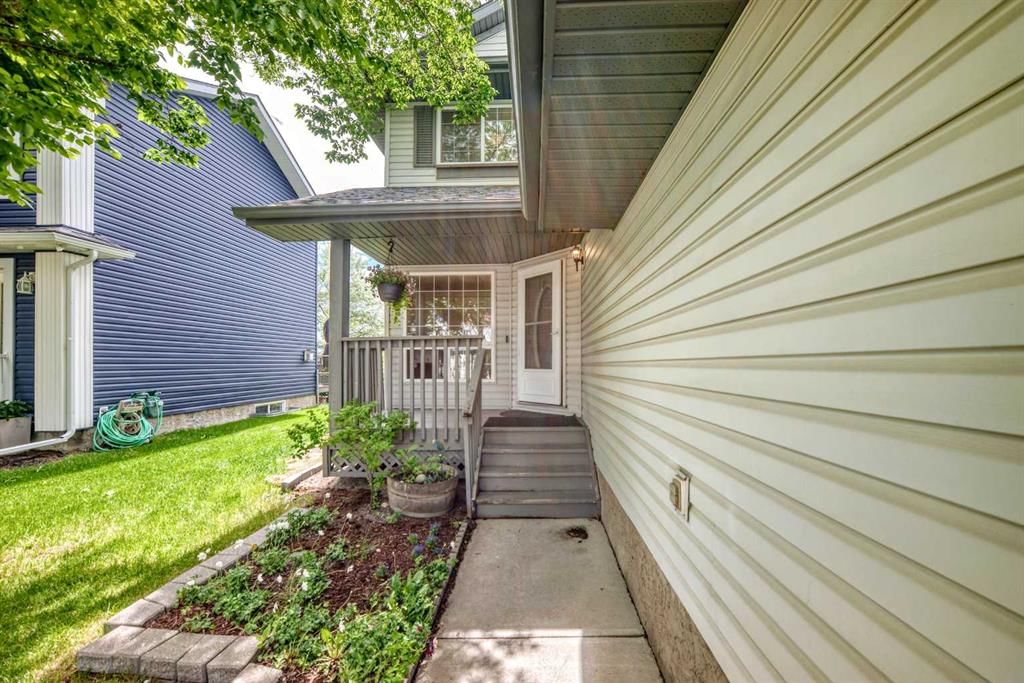 27 Covette Green NE, Calgary — photo 3 of 50