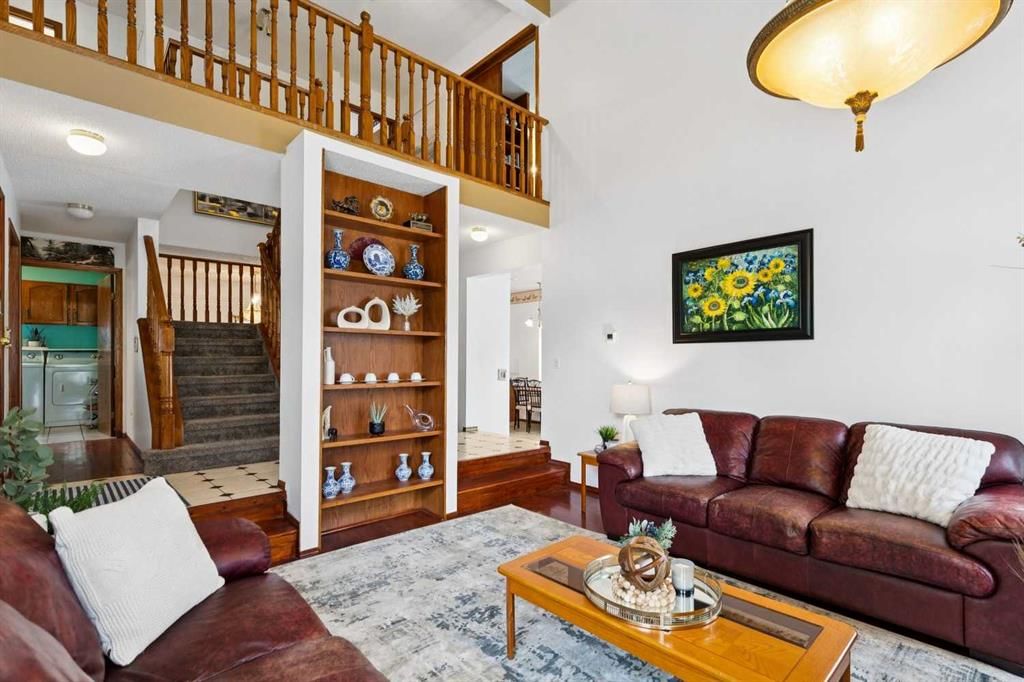 8971 SCURFIELD Drive NW, Calgary — photo 4 of 44