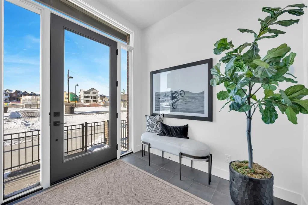 133 Greenwich Common NW, Calgary — photo 2 of 30