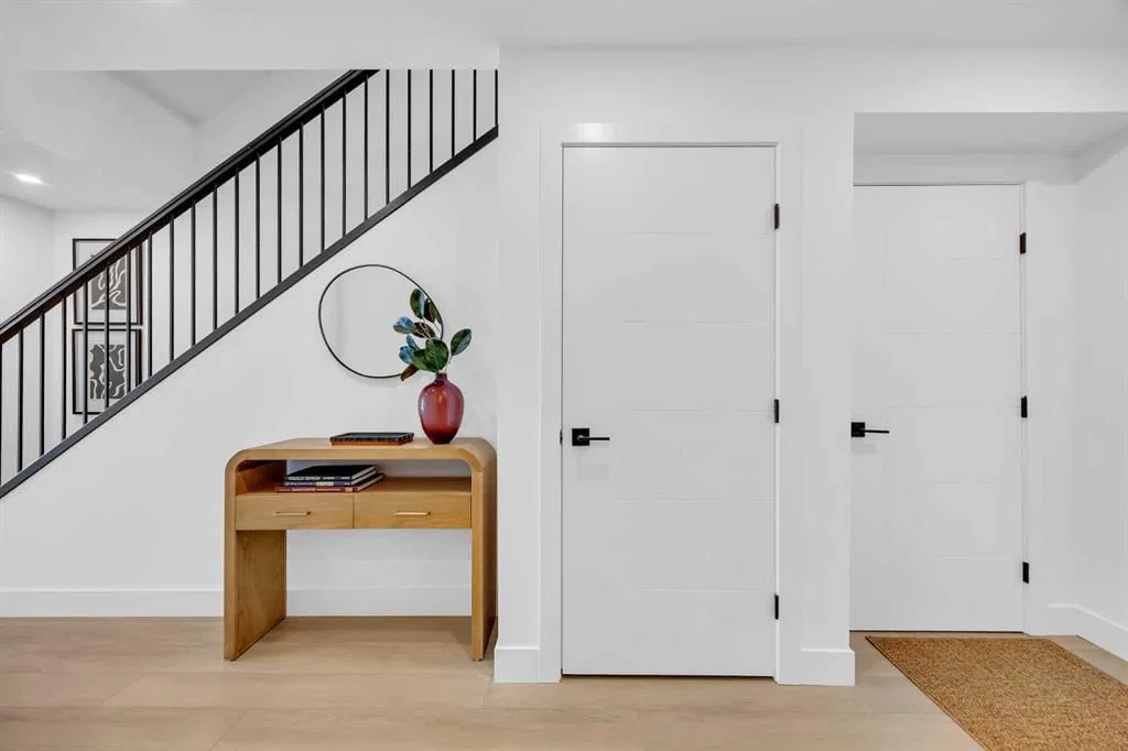 133 Greenwich Common NW, Calgary — photo 4 of 30