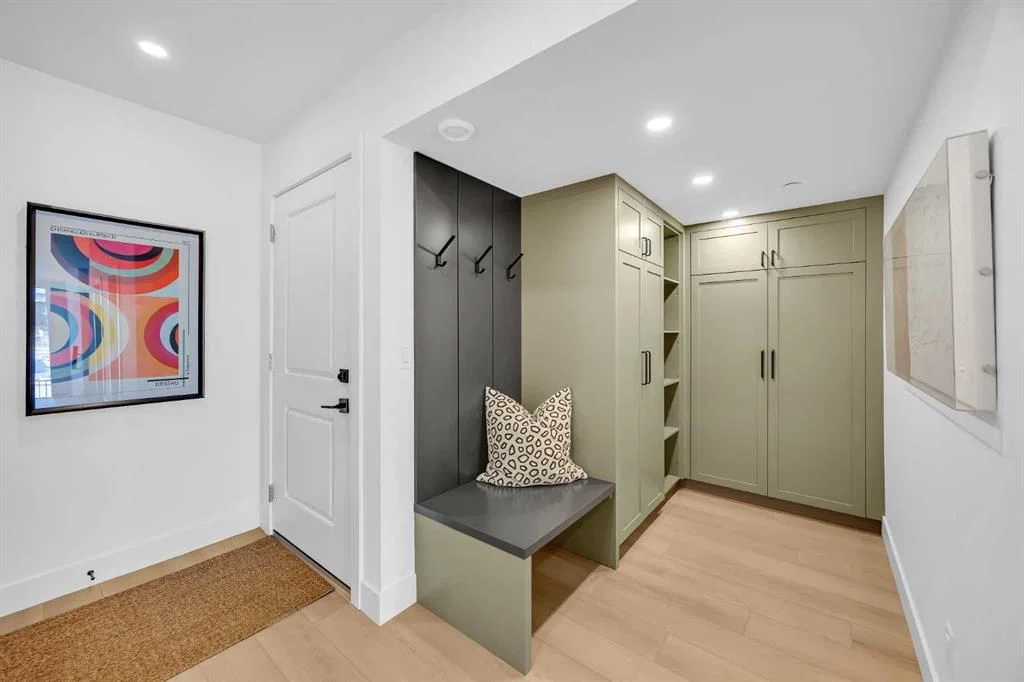 133 Greenwich Common NW, Calgary — photo 5 of 30