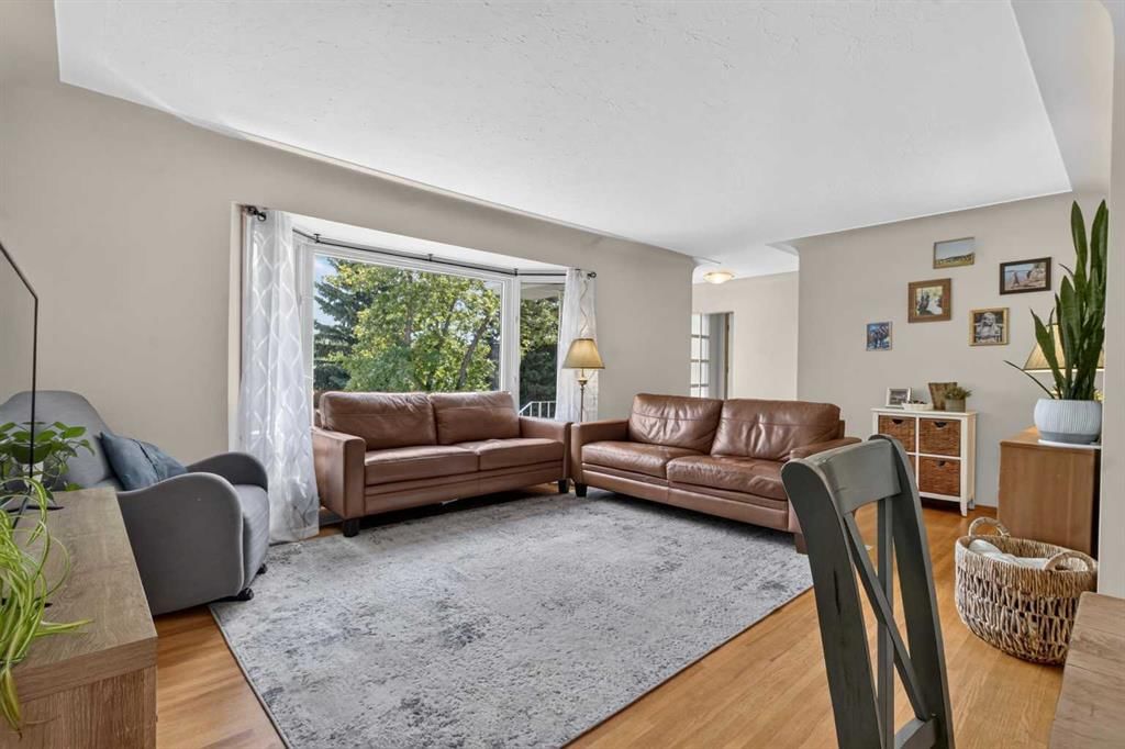 3431 23 Street NW, Calgary — photo 4 of 39