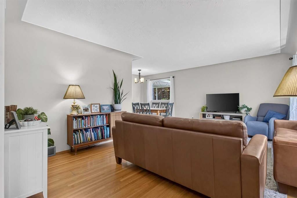 3431 23 Street NW, Calgary — photo 5 of 39
