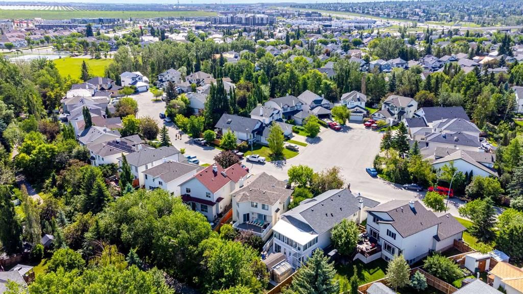 136 Douglas Glen Heath SE, Calgary — photo 2 of 40