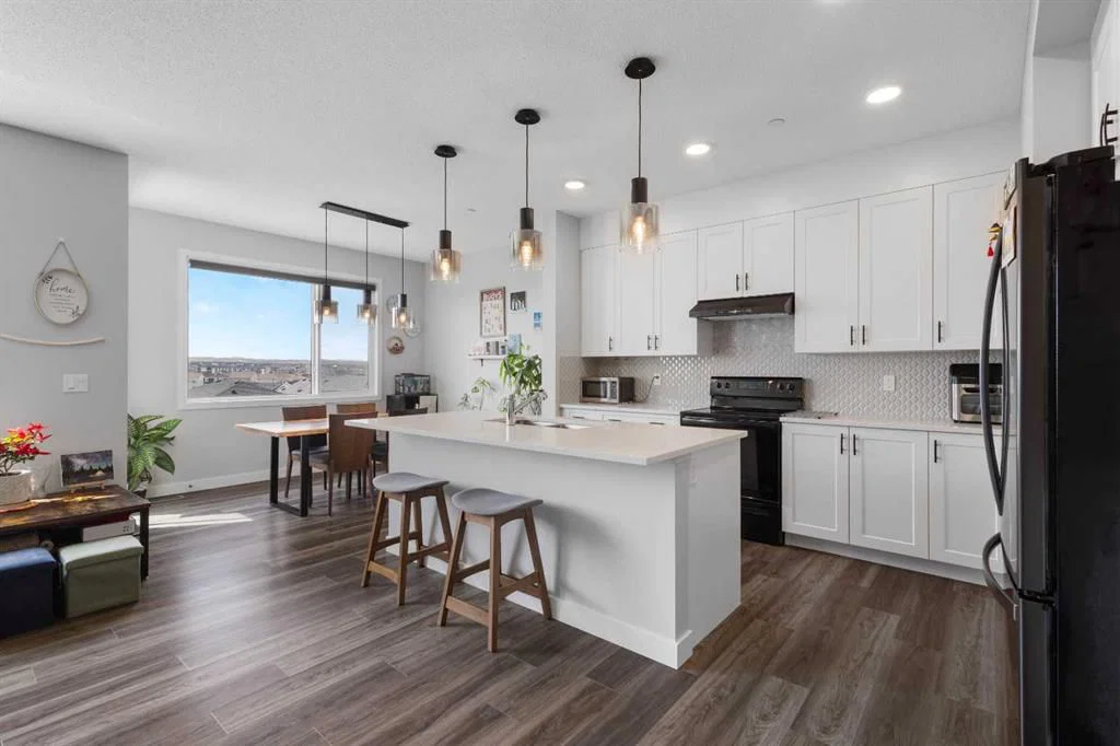 47 Lucas Terrace NW, Calgary — photo 3 of 44